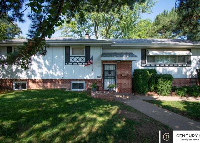 Property at 1030 N 74th St, Omaha, NE 68114, 4 beds, 3 baths