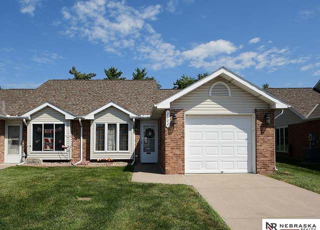 Property at 2502 Hollyhock Cir #2, Lincoln, NE 68521, 2 beds, 2 baths