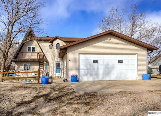 Property at 10 Firefly Dr, Columbus, NE 68601, 5 beds, 2 baths