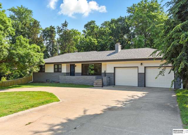 Property at 2621 S 105th St, Omaha, NE 68124, 5 beds, 2 baths