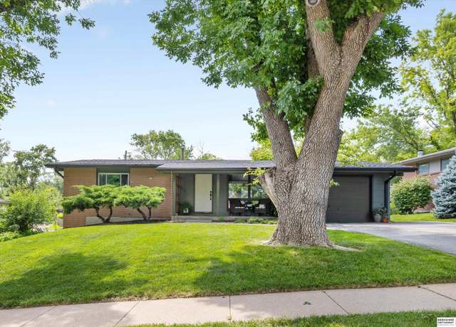 Property at 9638 Maple Dr, Omaha, NE 68134, 3 beds, 2 baths