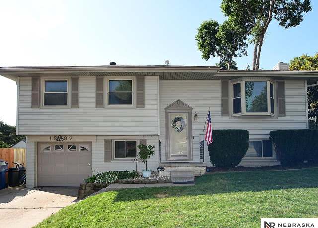 Property at 13107 Josephine St, Omaha, NE 68138, 3 beds, 1.5 baths