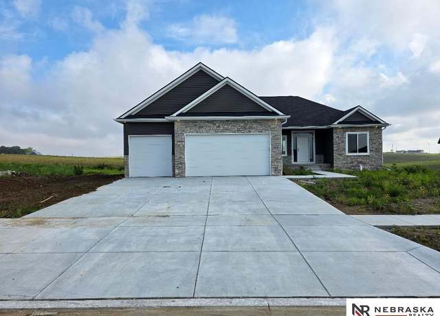 Property at 544 W 27th Cir, Wahoo, NE 68066, 4 beds, 3 baths