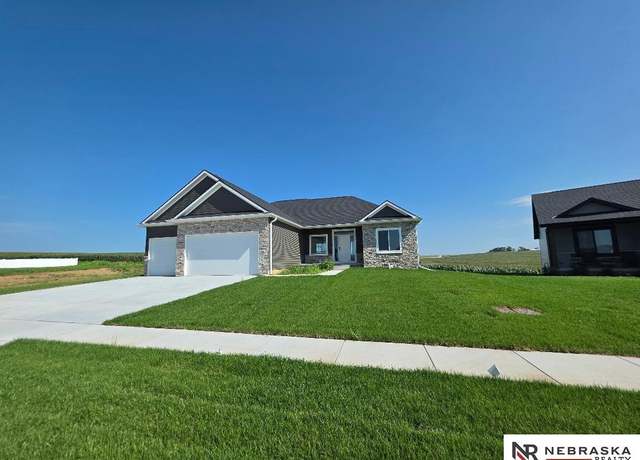 Property at 544 W 27th Cir, Wahoo, NE 68066, 4 beds, 3 baths
