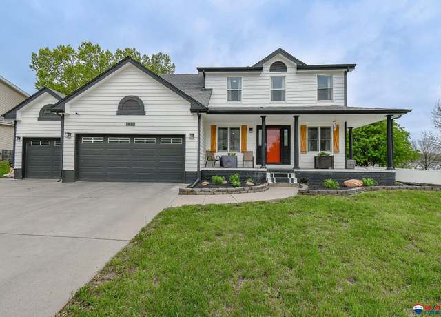 Property at 1930 Indigo Rd, Lincoln, NE 68521, 4 beds, 3.5 baths