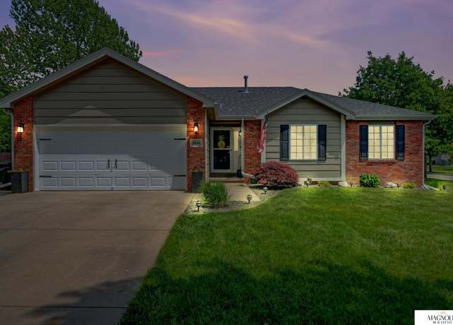 Property at 7440 Collister Rd, Lincoln, NE 68516, 4 beds, 3 baths