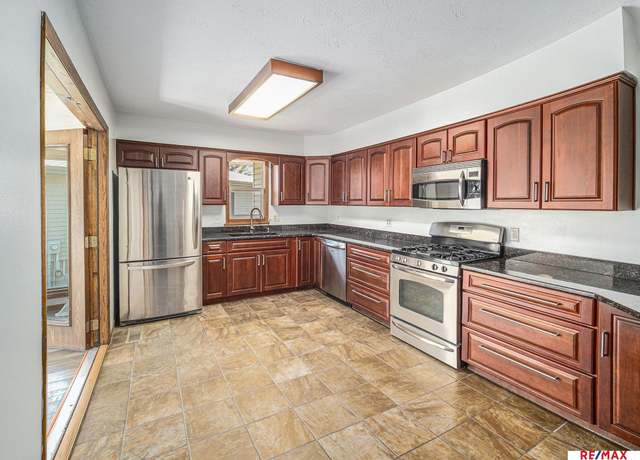 Property at 1732 N 10th St, Nebraska City, NE 68410, 4 beds, 3 baths