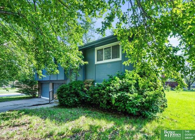 Property at 2325 Hogantown Dr, Bellevue, NE 68123, 3 beds, 2 baths