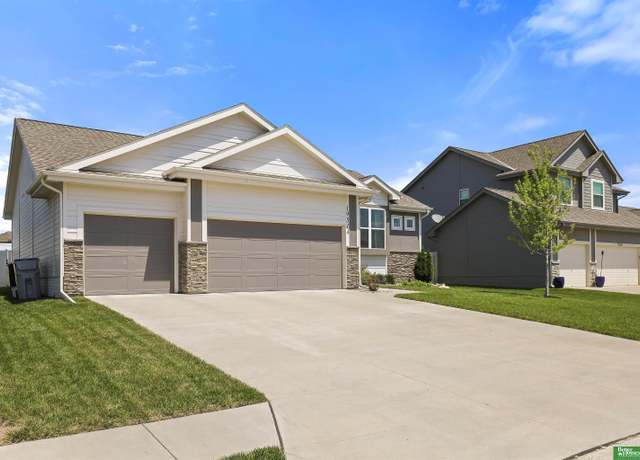 Property at 19514 Redwood St, Gretna, NE 68028, 3 beds, 2.5 baths