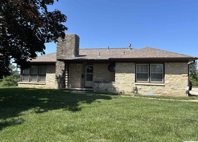 Property at 9446 N 30th St, Omaha, NE 68112, 2 beds, 3 baths