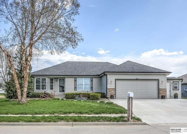Property at 2205 Thomas Dr, Waterloo, NE 68069, 3 beds, 2 baths