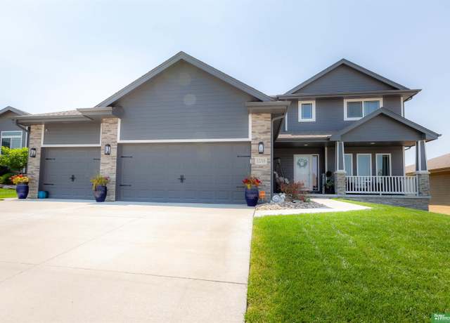 Property at 12210 Quail Dr, Bellevue, NE 68123, 5 beds, 3.5 baths