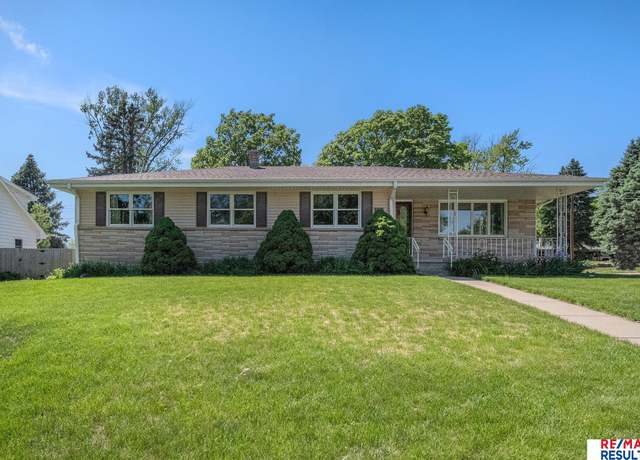 Property at 5006 S 128th St, Omaha, NE 68137, 4 beds, 3 baths