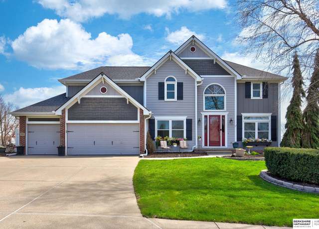 Property at 9700 Val Verde Dr, La Vista, NE 68128, 4 beds, 6 baths