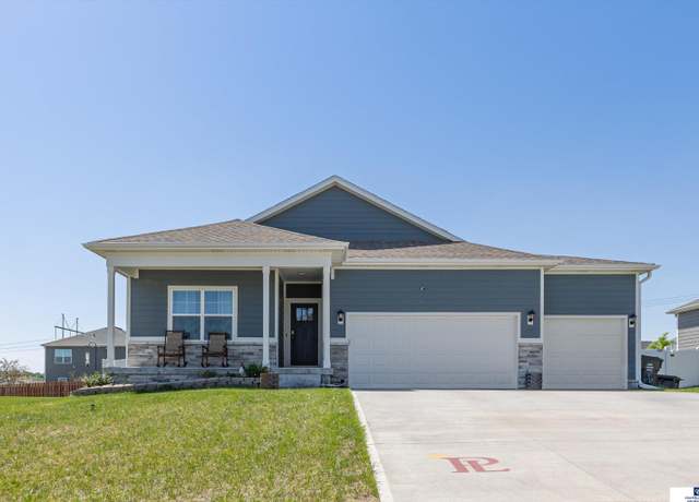 Property at 6407 Kyla Dr, Papillion, NE 68157, 3 beds, 2.5 baths