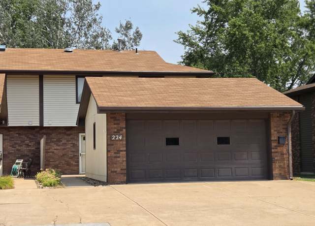 Property at 224 N 75th Ct, Lincoln, NE 68505, 3 beds, 2.5 baths
