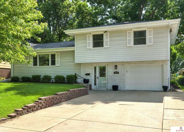 Property at 2907 S 137th St, Omaha, NE 68144, 3 beds, 1.5 baths