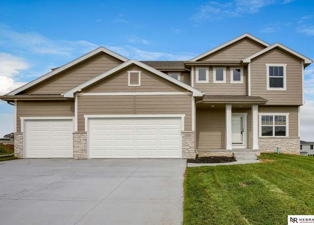 Property at 11707 S 123rd Ave, Papillion, NE 68046, 5 beds, 2.5 baths