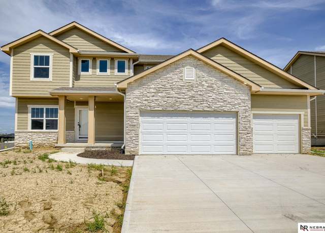 Property at 11707 S 123rd Ave, Papillion, NE 68046, 5 beds, 2.5 baths