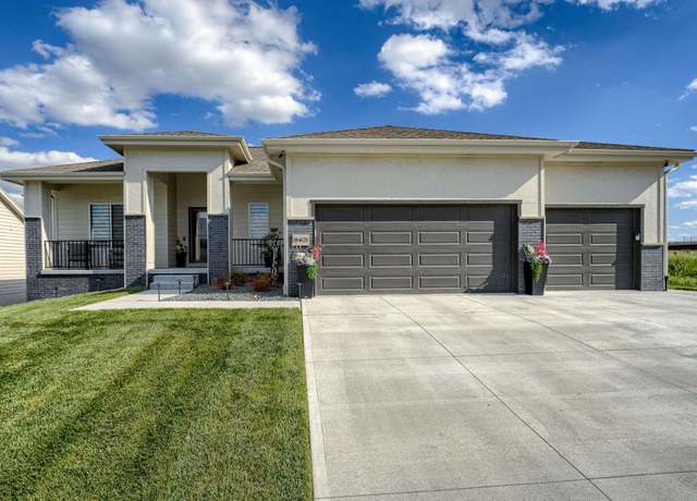 Property at 18403 Greenleaf St, Omaha, NE 68136, 5 beds, 3 baths