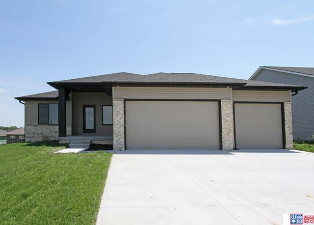 Property at 1209 S 9th Ave, Ashland, NE 68003, 4 beds, 3 baths