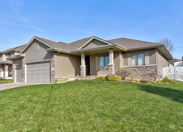 Property at 10209 S 124th Ave, Papillion, NE 68046, 4 beds, 3 baths