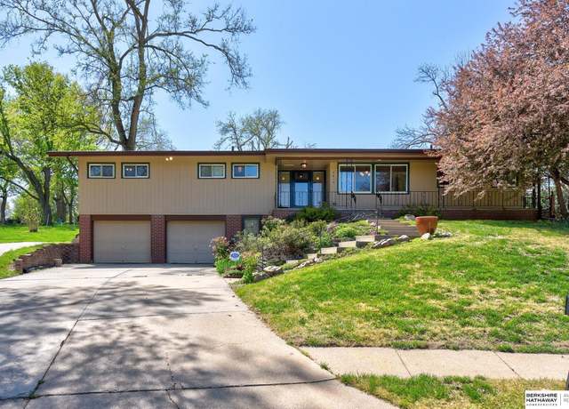 Property at 7815 Manderson Cir, Omaha, NE 68134, 3 beds, 3 baths