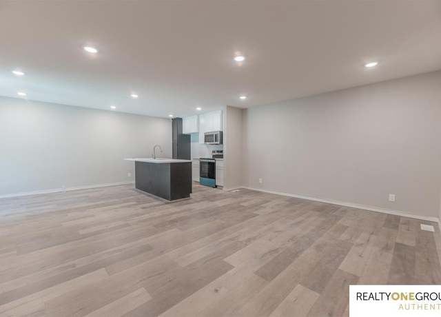 Property at 1307 Grant St #2, Blair, NE 68008, 2 beds, 1 bath