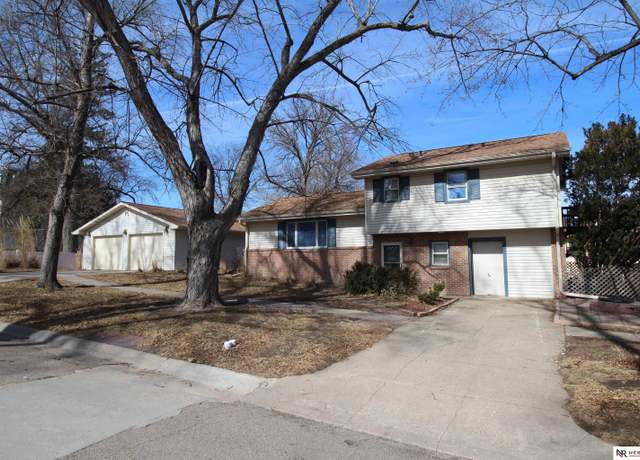 Property at 506 W 1st St, Wilber, NE 68465, 4 beds, 2.5 baths