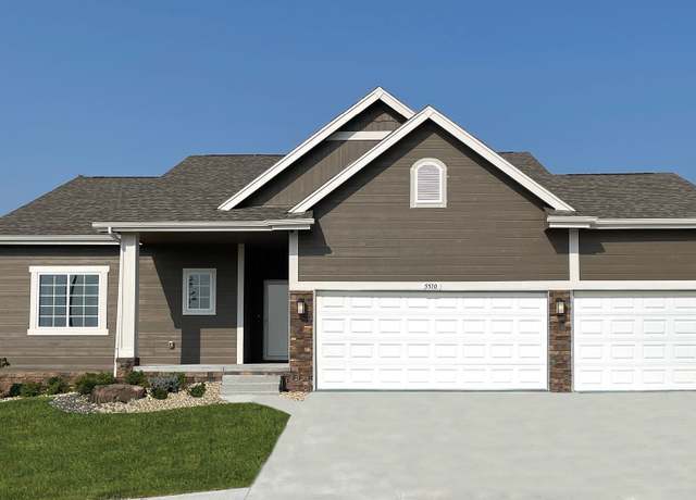 Property at 10624 Portage Dr, Papillion, NE 68046, 3 beds, 2.5 baths