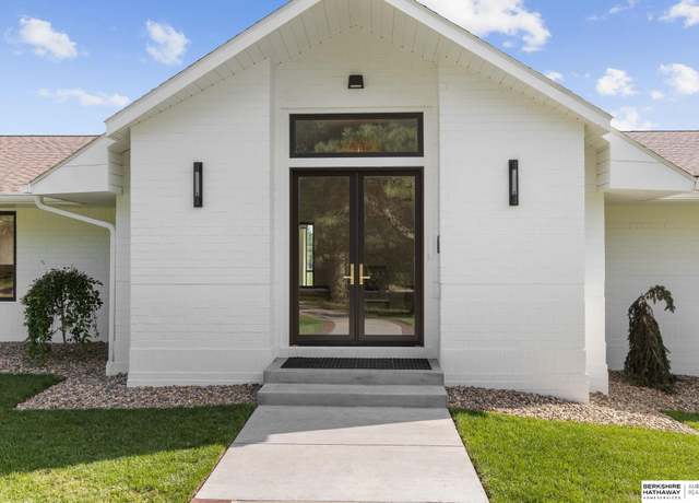 Property at 5501 Cavvy Rd, Lincoln, NE 68516, 5 beds, 6.5 baths