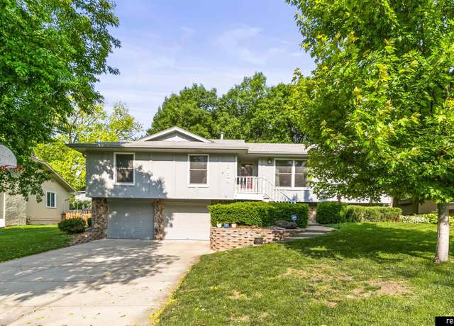 Property at 6104 S 93rd St, Omaha, NE 68127, 3 beds, 3 baths