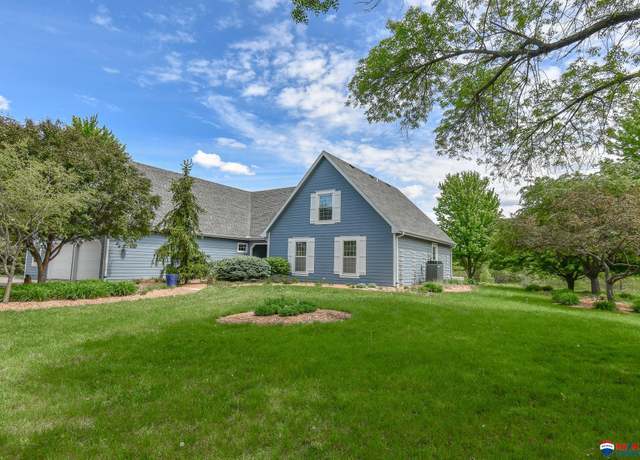 Property at 2000 W Dunraven Ln, Lincoln, NE 68523, 4 beds, 3 baths