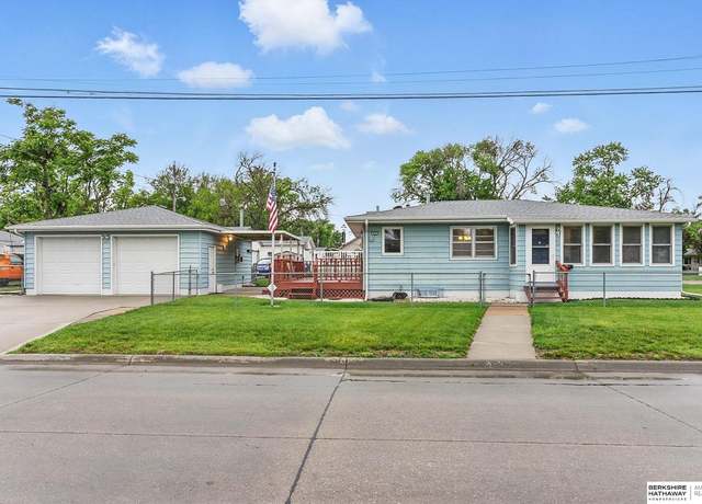Property at 920 N 31st St, Council Bluffs, IA 51501, 3 beds, 2 baths