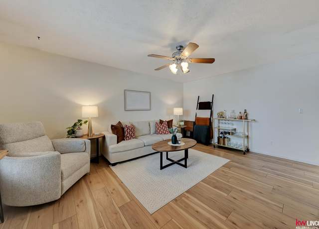 Property at 424 W Dawes Ave, Lincoln, NE 68521, 4 beds, 2 baths