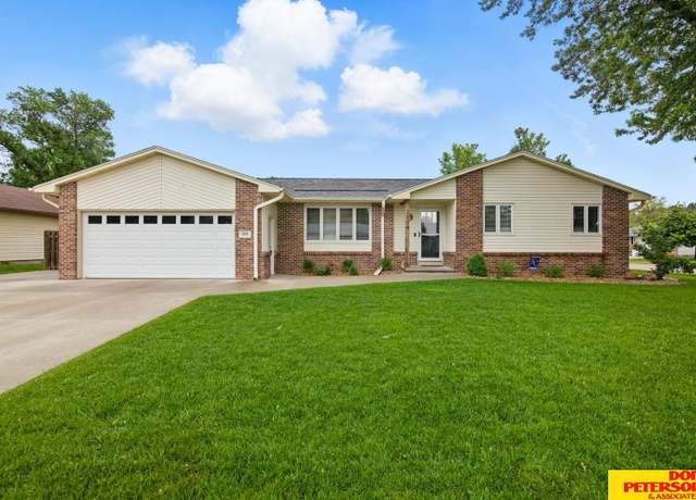 Property at 2804 Hogan Ln, Fremont, NE 68025, 3 beds, 2.5 baths