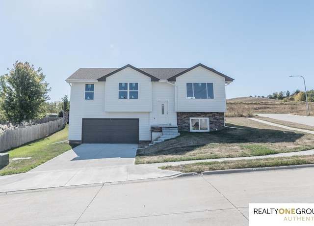 Property at 1351 Poulson Dr, Blair, NE 68008, 3 beds, 2 baths