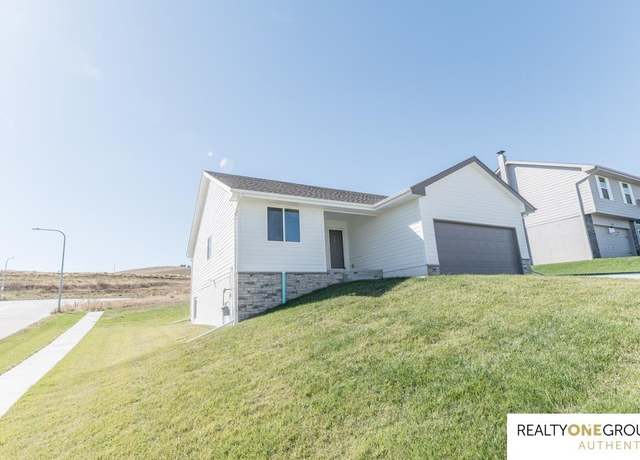 Property at 1423 Poulson Dr, Blair, NE 68008, 3 beds, 2.5 baths