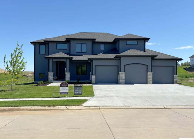 Property at 21814 Parkview Dr, Gretna, NE 68028, 4 beds, 2.5 baths