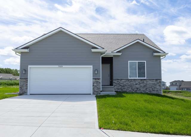 Property at 7929 N 94 St, Omaha, NE 68122, 4 beds, 3 baths