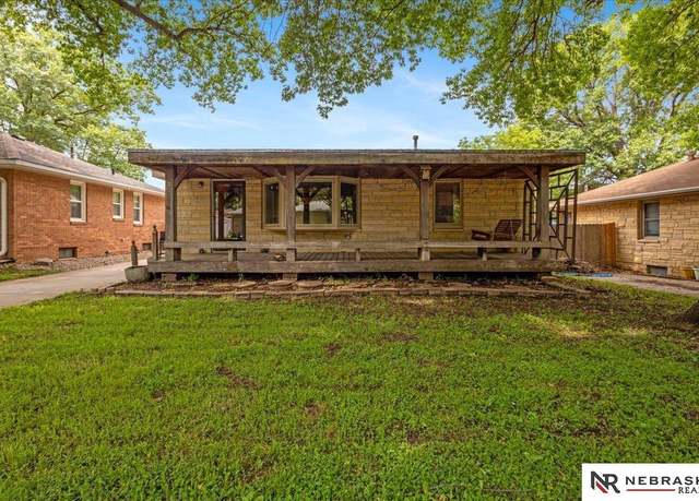 Property at 2017 N 57th St, Lincoln, NE 68505, 2 beds, 2 baths