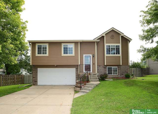 Property at 1210 Devon Dr, Papillion, NE 68046, 3 beds, 2 baths
