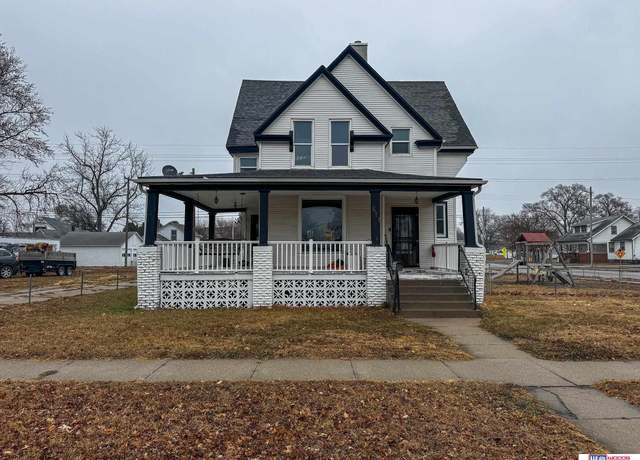 Property at 611 S 8th St, Norfolk, NE 68701, 4 beds, 2 baths