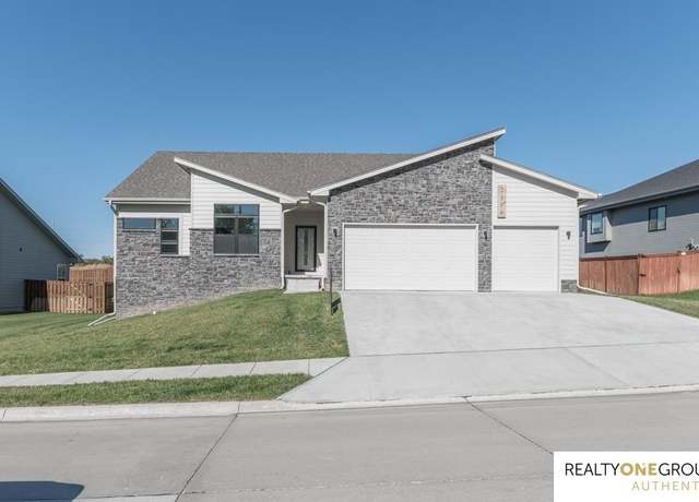 Property at 2116 Gindy Dr, Bellevue, NE 68147, 3 beds, 2.5 baths