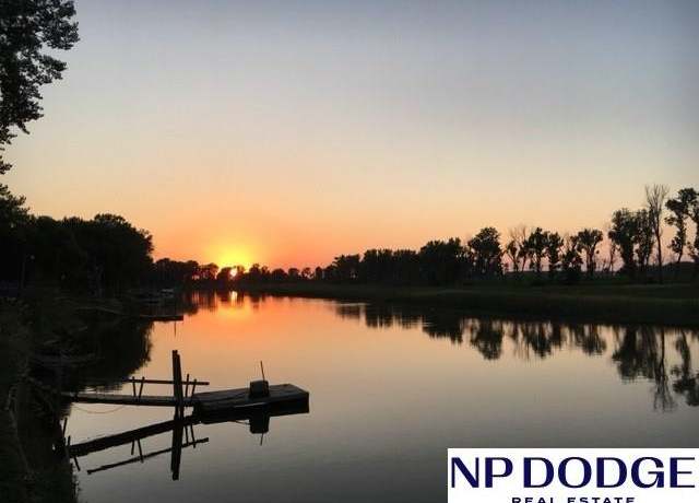 Property at 4881 Lake Shore Dr, Tekamah, NE 68061, 1 bed, 1.5 baths