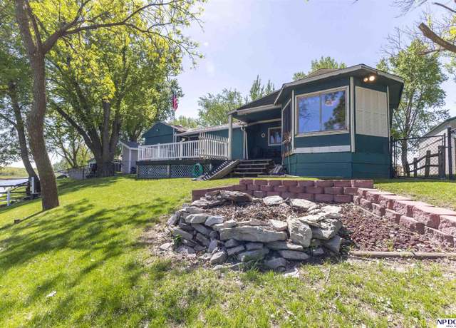 Property at 4881 Lake Shore Dr, Tekamah, NE 68061, 1 bed, 1.5 baths