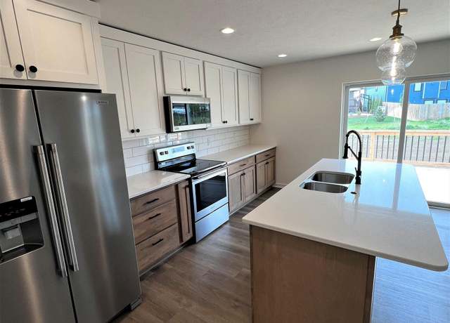 Property at 7909 Kallum Dr, Lincoln, NE 68516, 3 beds, 2.5 baths
