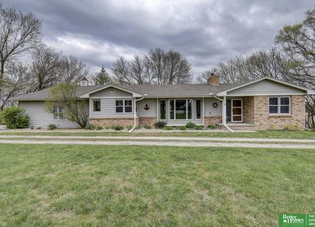 Property at 10032 Kings Dr, Omaha, NE 68142, 5 beds, 2.5 baths