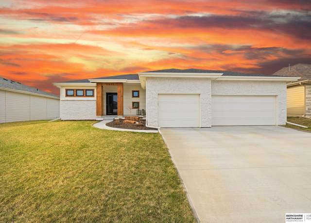 Property at 17613 Scott St, Omaha, NE 68007, 4 beds, 2.5 baths