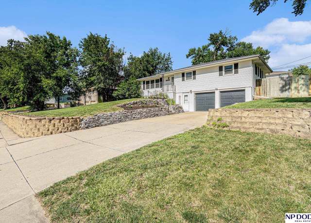 Property at 3365 S 108 St, Omaha, NE 68144, 3 beds, 2.5 baths